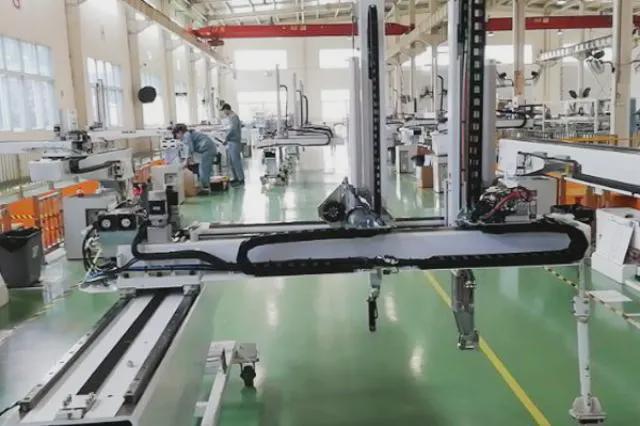還在人工搬運?這個“機械手”解放工人雙手